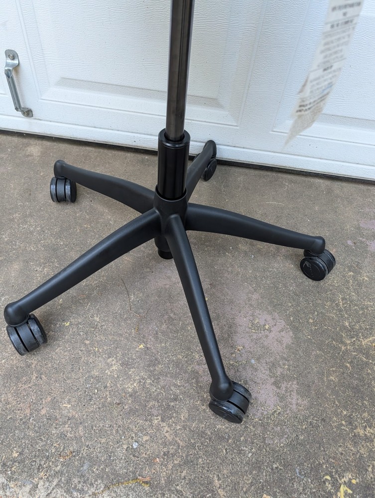 Humanscale Freedom Saddle Stool BLACK