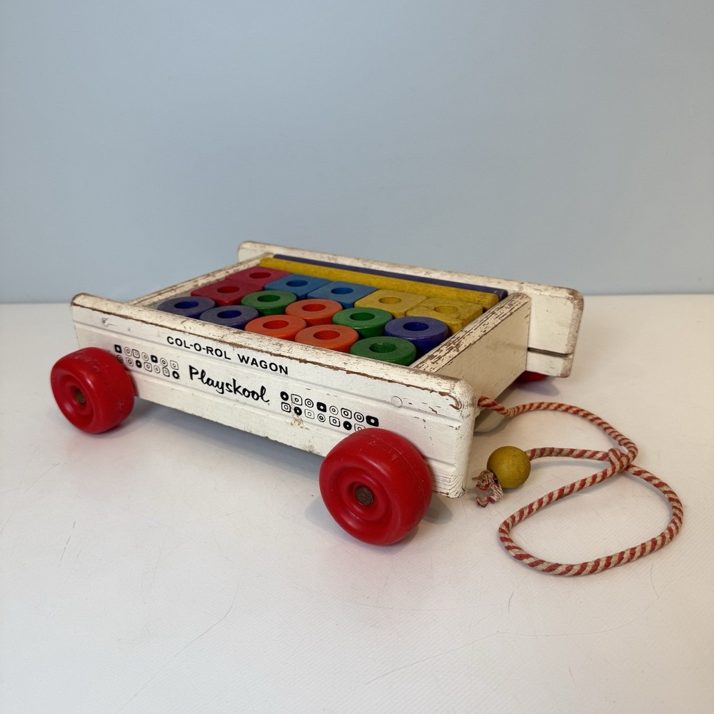 VTG PLAYSKOOL COL-O-ROL WAGON 9 Cylinder 6 Cubes 6 Rod Blocks Pull String