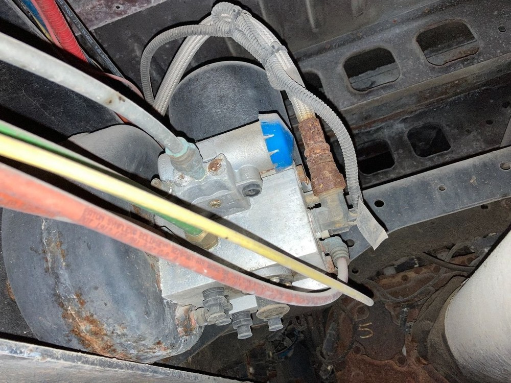 Bendix AD-IS Left/Driver Air Dryer - Used