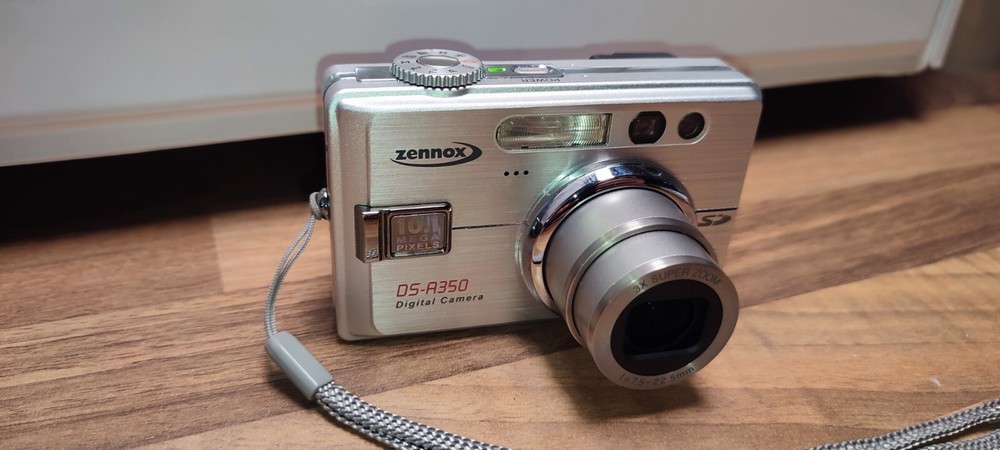 Digital Camera 10.1 Mega Pixels Zennox DS-A350
