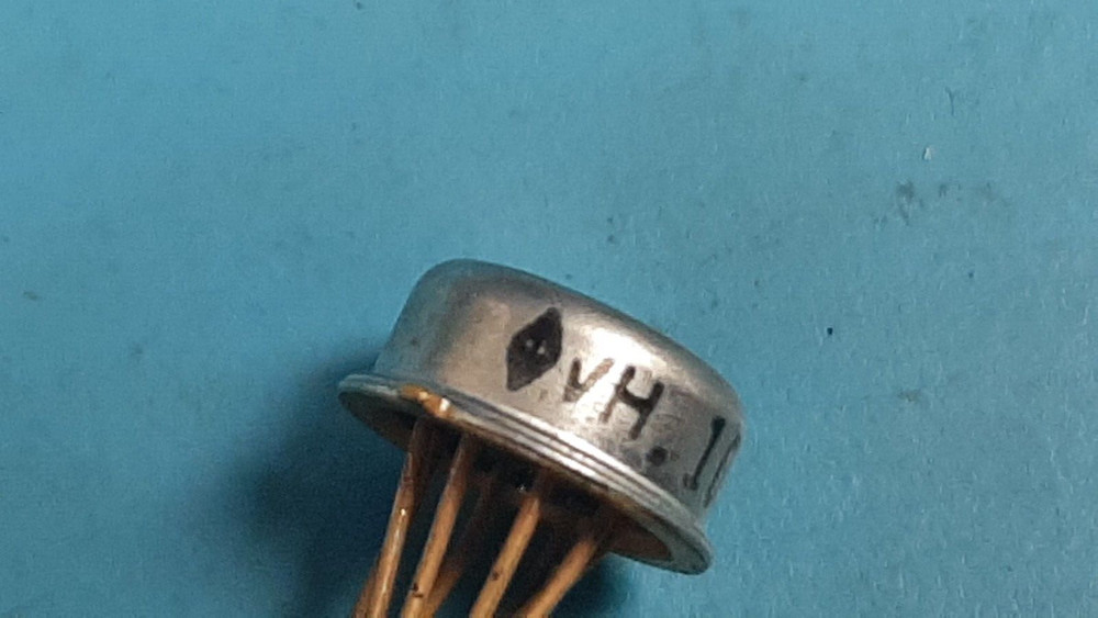 VH-1001 , INTEGRATED CIRCUIT