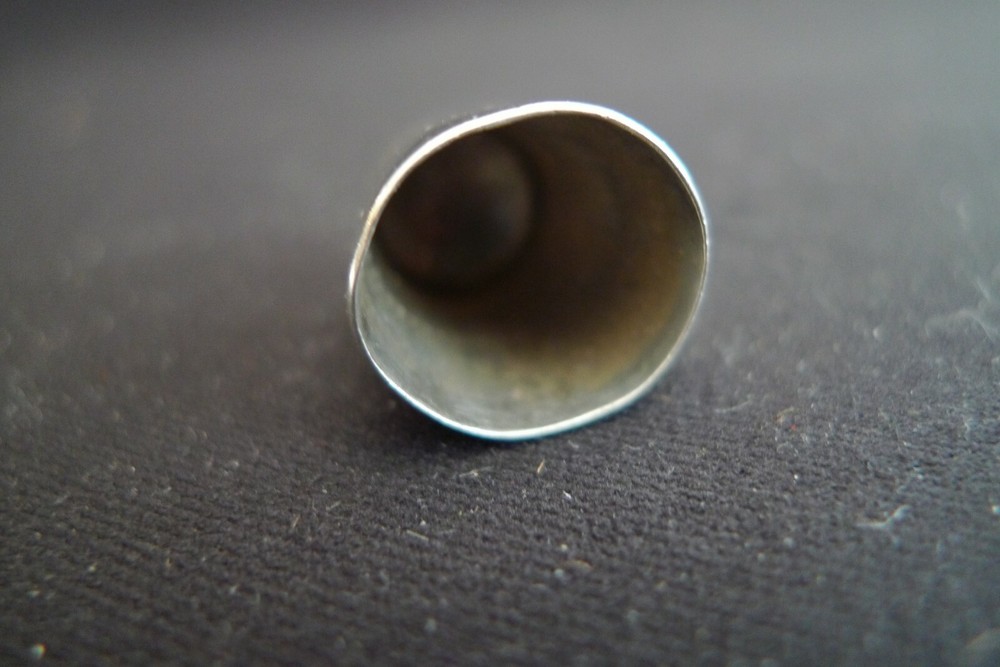 VINTAGE STERLING SILVER SEWING THIMBLE STARS PATTERN DESIGN EDGING SIZE 8