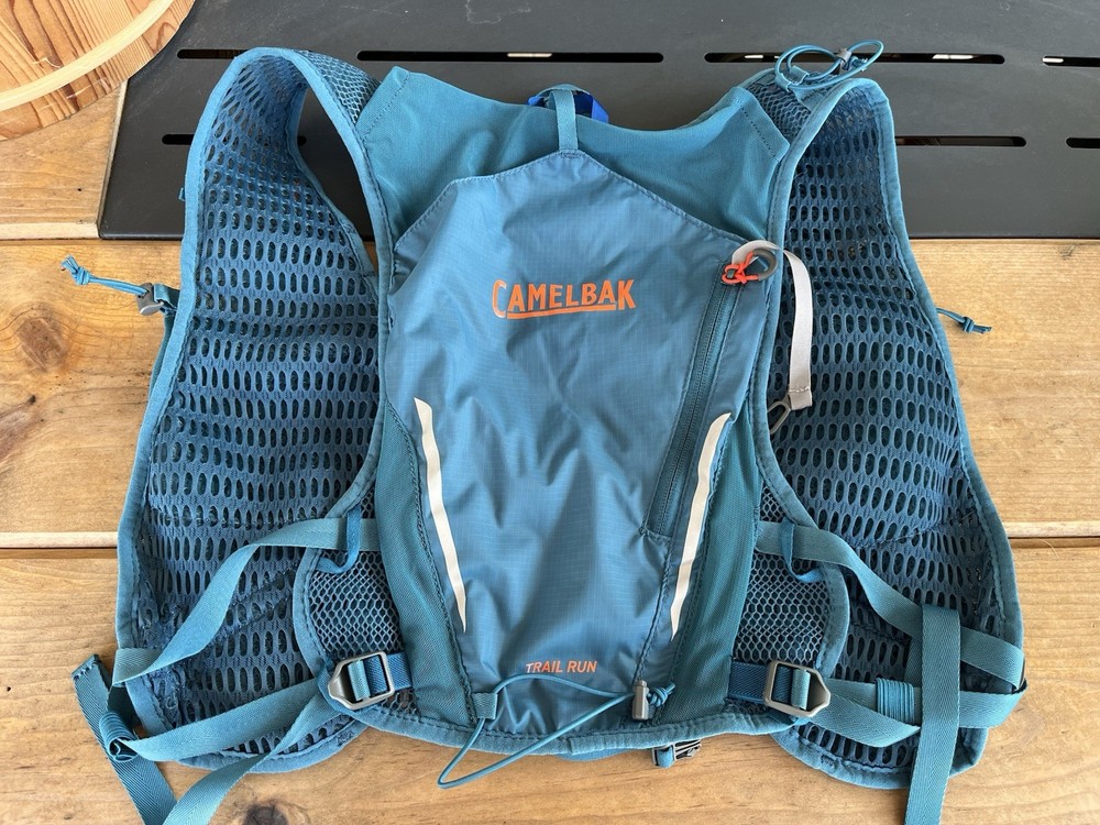 Camelbak Trail Run Hydration Vest with Two 17 fl. oz. Quick Stow Flasks, Blue
