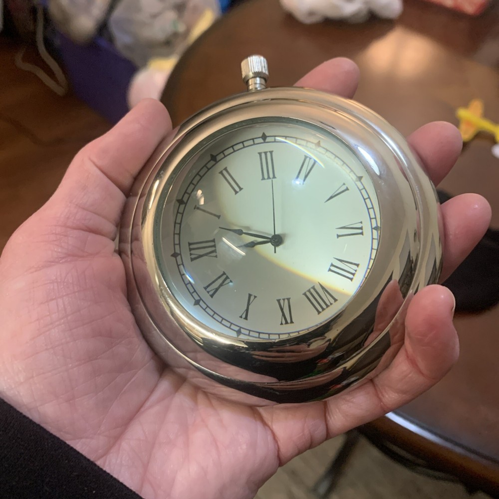 Two's Company Magnifying Clock- Untested Needs Battery
