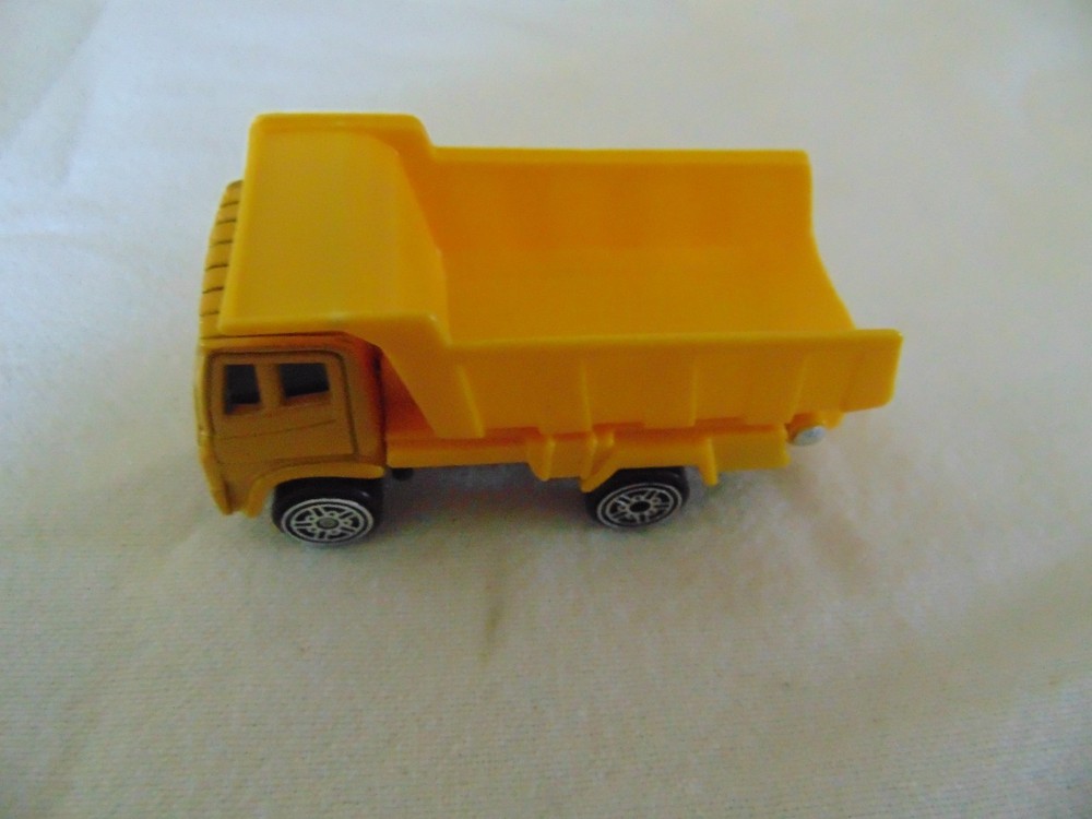 4 CONSTRUCTION VEHICLES CAT - MIGHTY MIGHT - 2 MAISTO