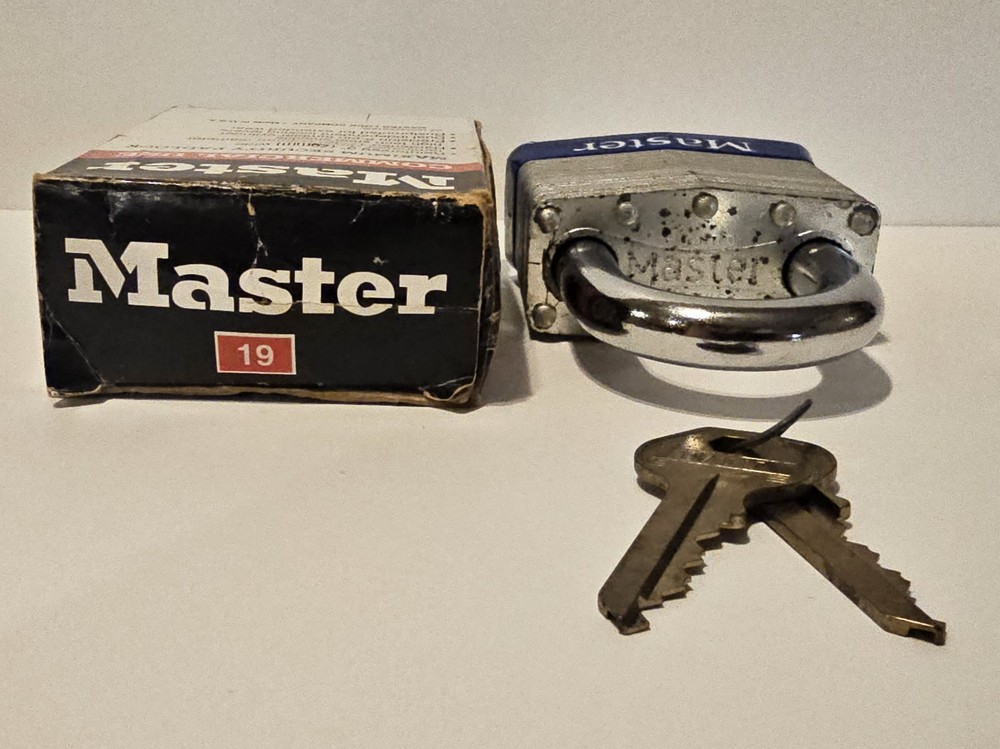 Master Lock No 19 Maximum Security Reinforced Laminated Steel Padlock with Keys