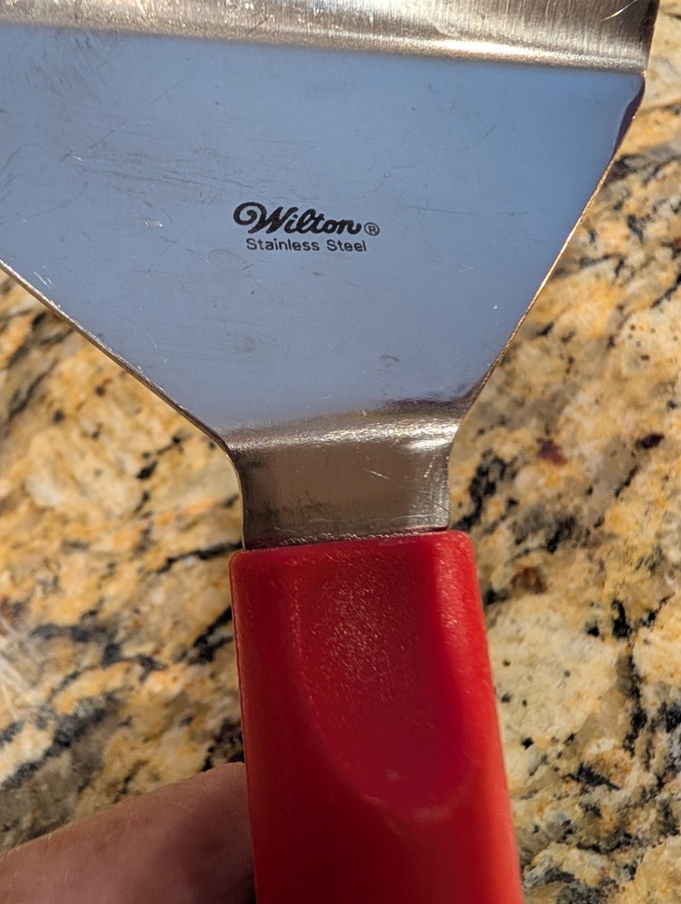 Wilton Cake Server