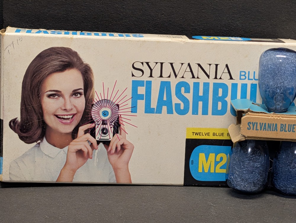 Vintage Sylvania flash bulbs unused