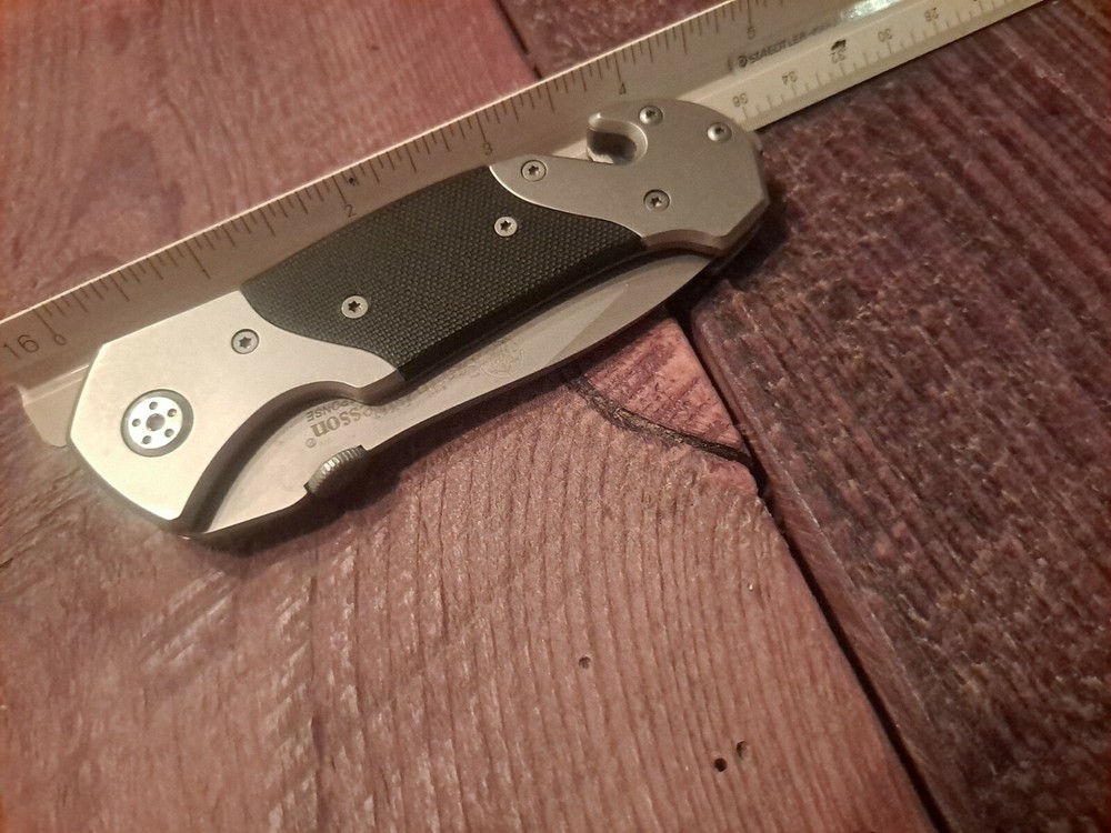 First production run, Smith & Wesson Pocket Knife First Response Folder SWFRS