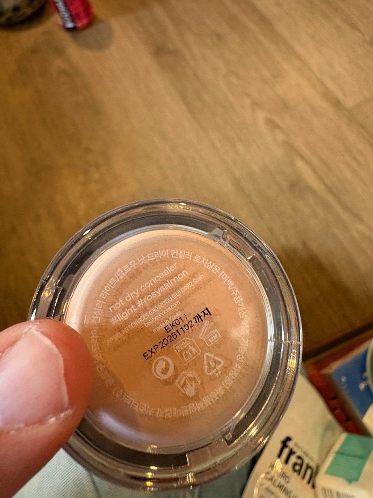 GLOW Not Dry Concealer Dual Ended 10g