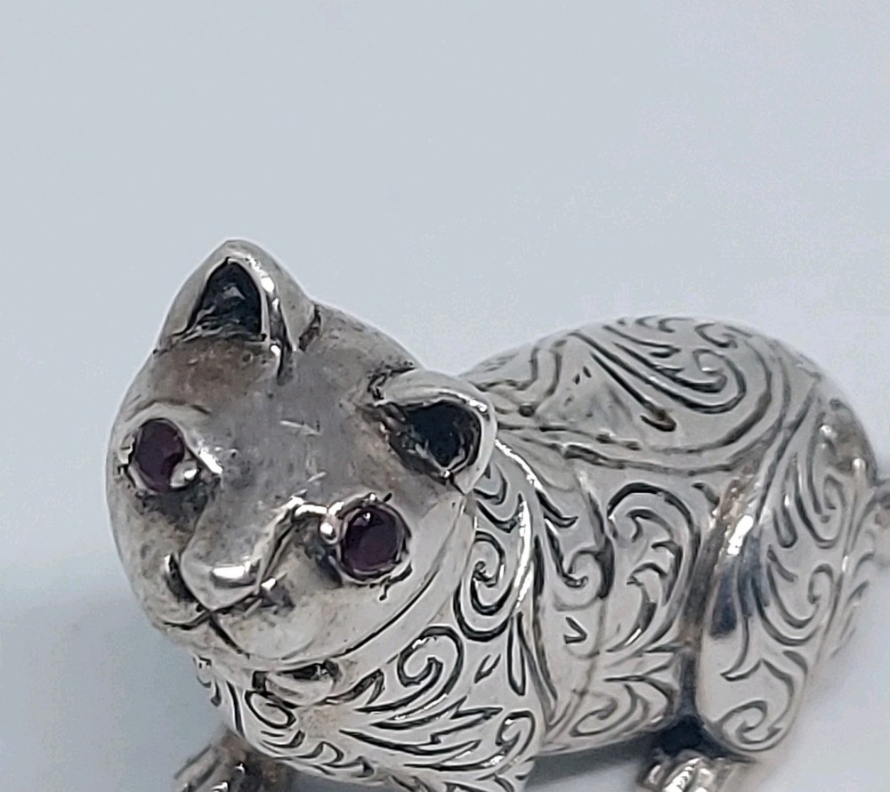 Solid Sterling silver miniature cat with bow figurine Weight 16.10 gm