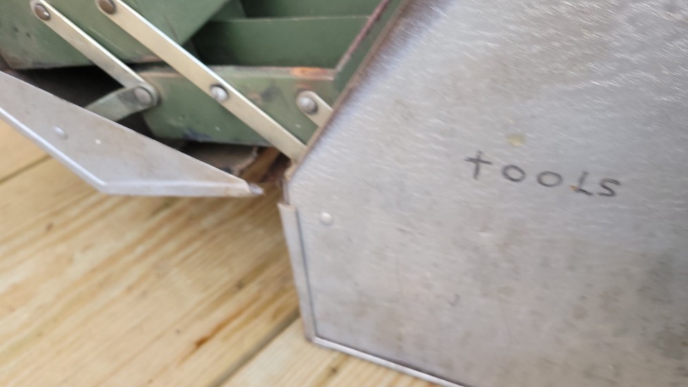 Kennedy Toolbox 1018 Cantilever Toolbox ( needs work ) sold as is