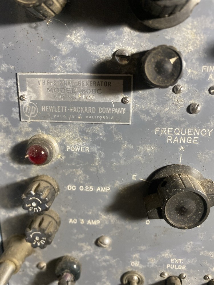 HP Hewlett Packard 608C VHF Signal Generator Powers On