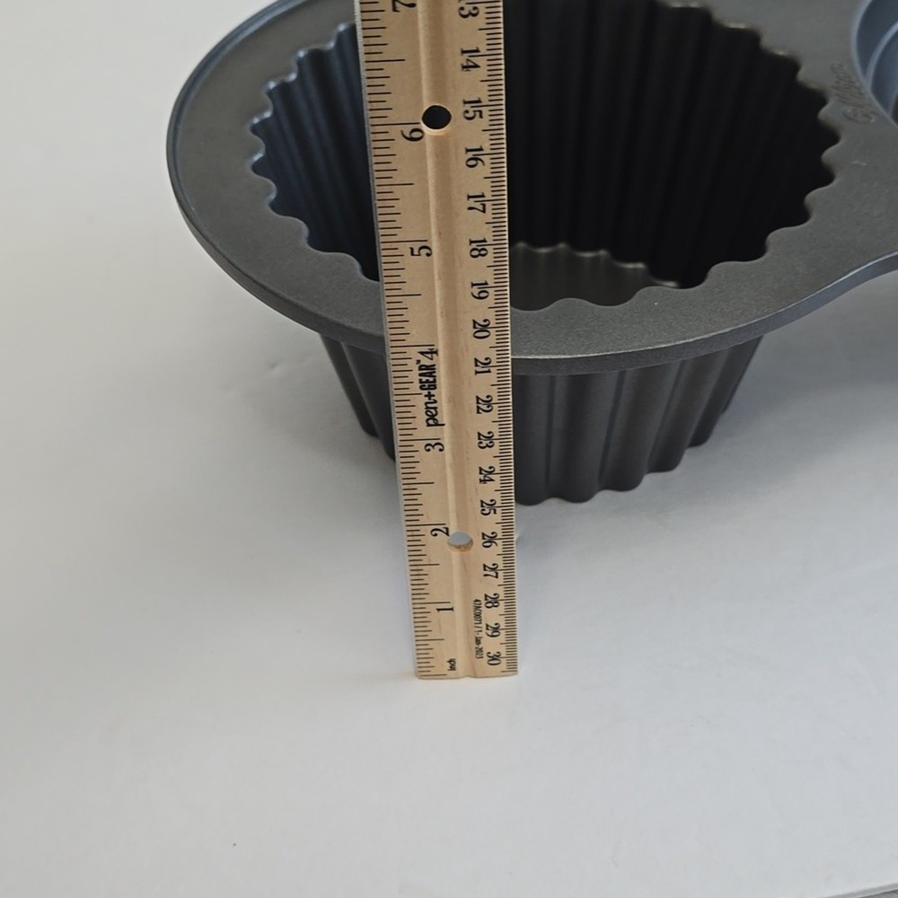 Wilton Giant Dimensions Large Cupcake Pan
