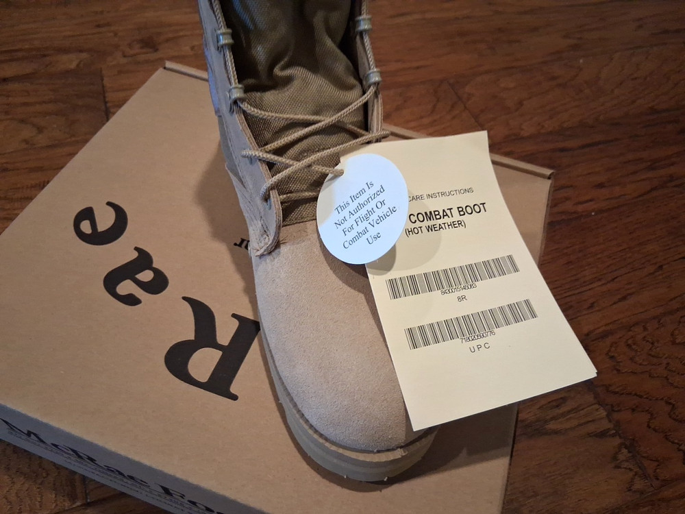 McRae Boots 8R Desert Tan & 3 Pair Socks Bundle NIB