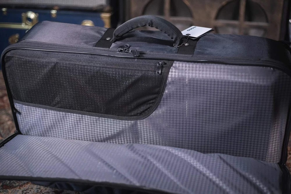 MONO Pedalboard Medium Silver + Tour Accessory Case 2.0 Black