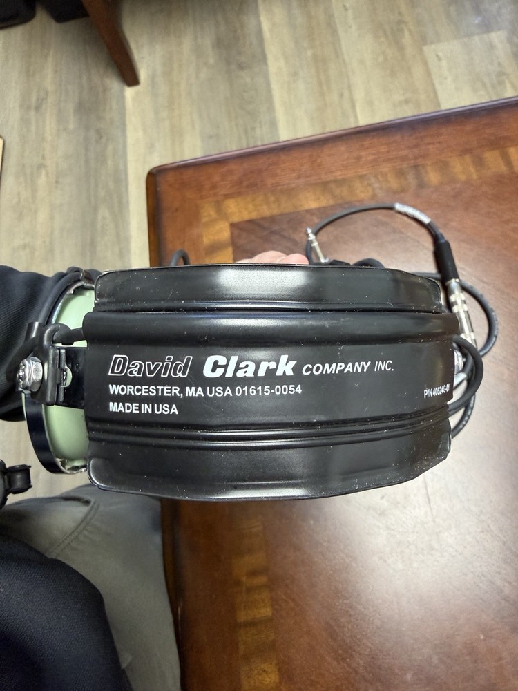 David Clark Pilot’s Flight Headset. In Like New Condition.