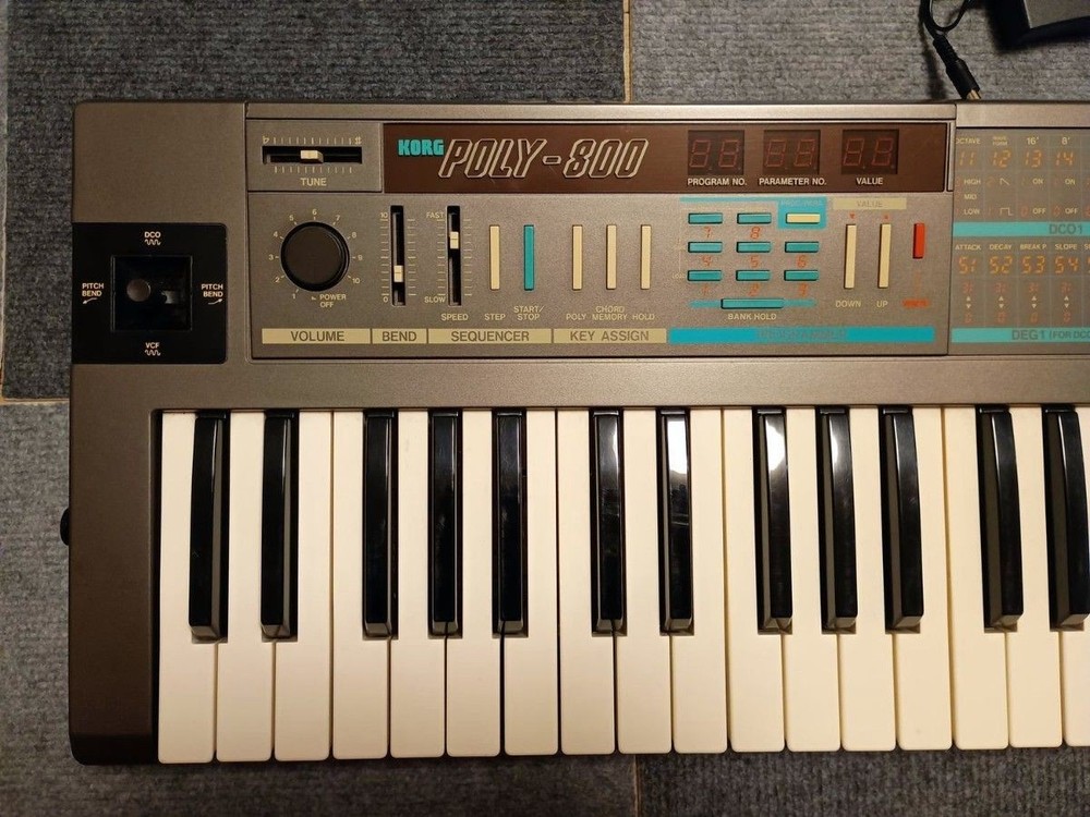 KORG POLY-800 Programmable Polyphonic Synthesizer Keyboard TESTED