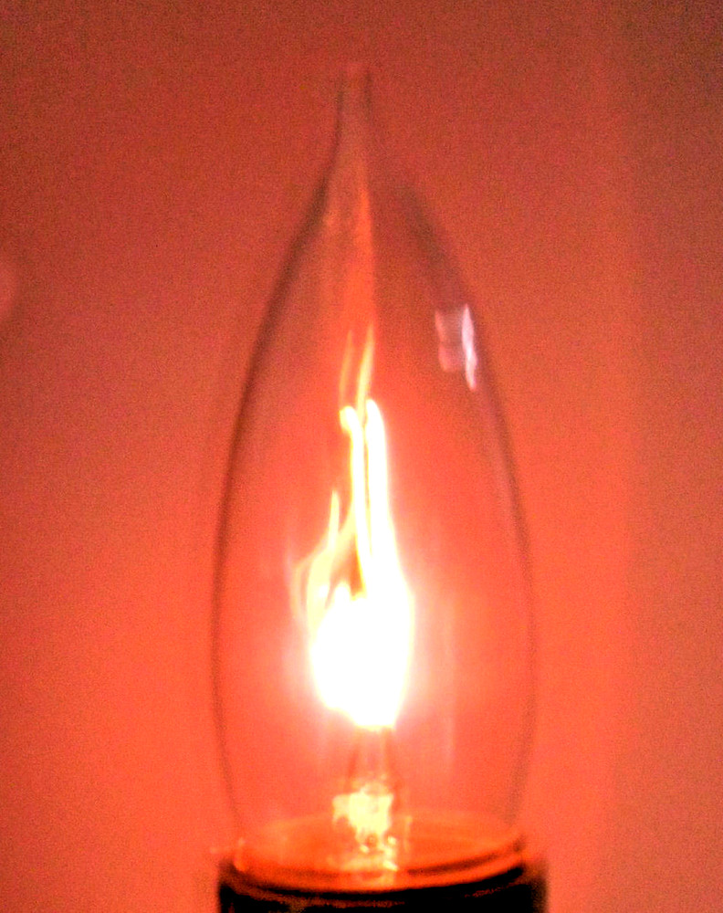 FLICKER LIGHT BULBS: MED BASED SKTS  TM-989