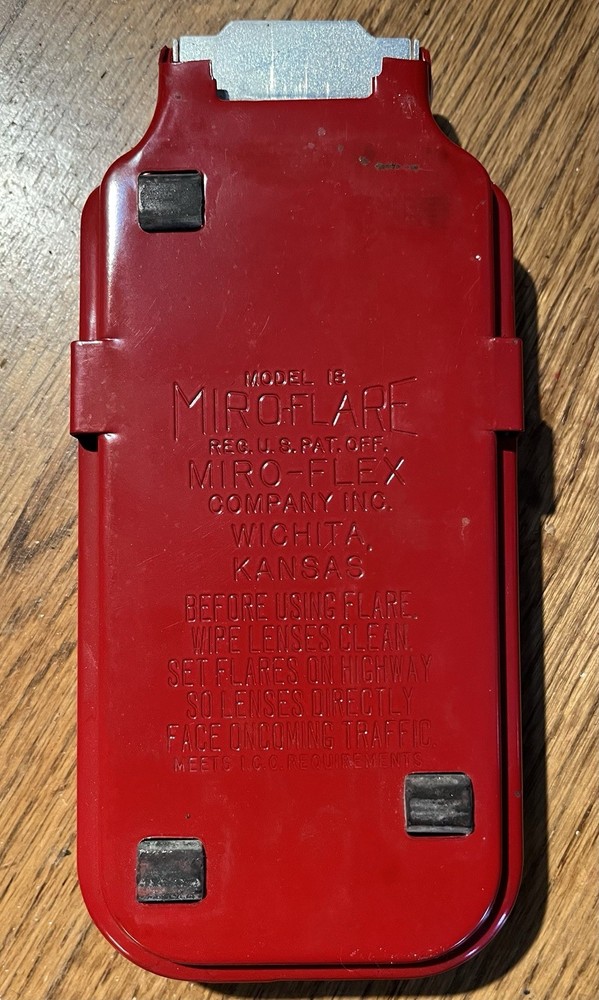 3 VINTAGE MICRO-FLARE MICRO-FLEX ROADSIDE EMERGENCY REFLECTORS & CASE