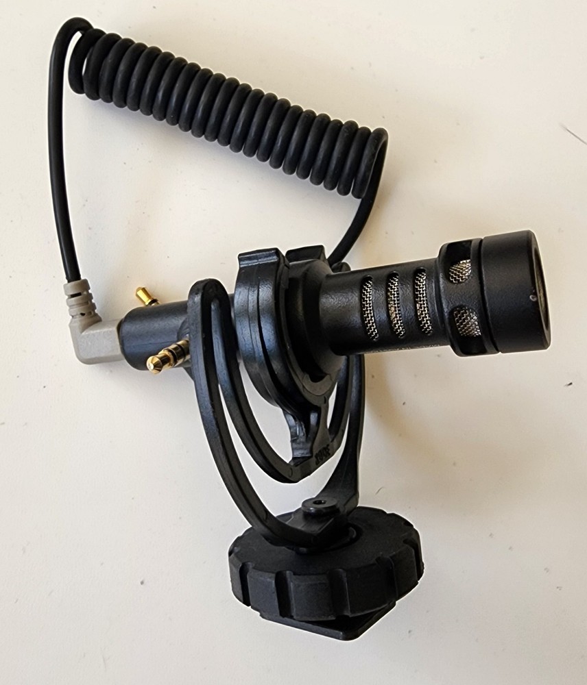 Rode VideoMicro Compact On Camera Microphone include gimble mount quick release