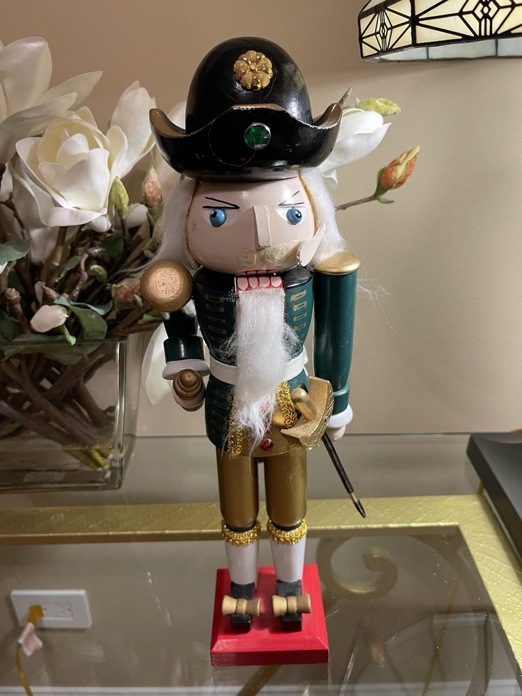 VINTAGE NUTCRACKER RARE PIECE AS IS