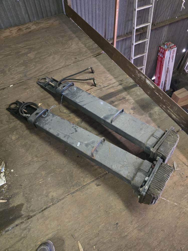 Bobcat Hydraulic Outriggers