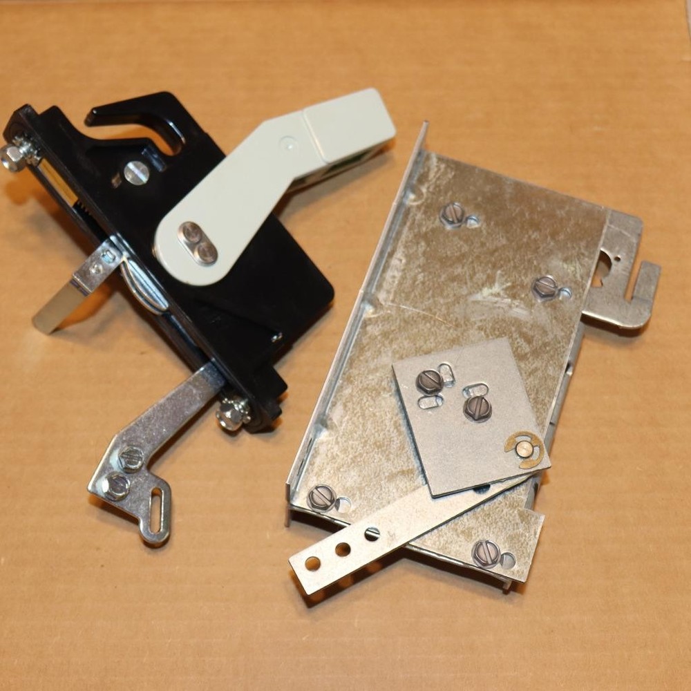 One Replacement Handle Assembly Siemens Motor Starter Combination Enclosure