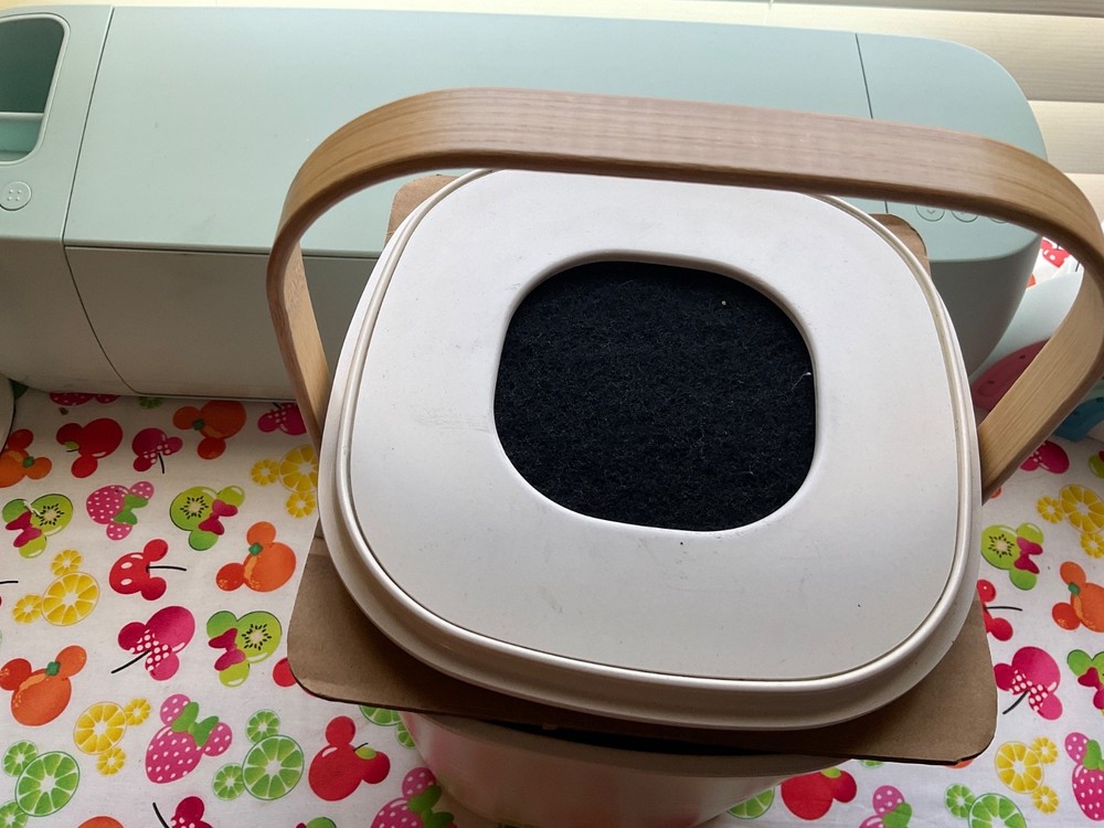 Countertop Compost Bin with Lid, Odorless Compost Bin with Carbon Filter NEW