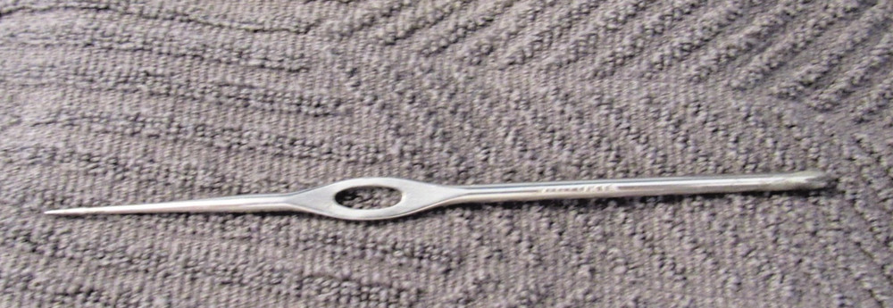 Vintage Victoria Crochet Hook