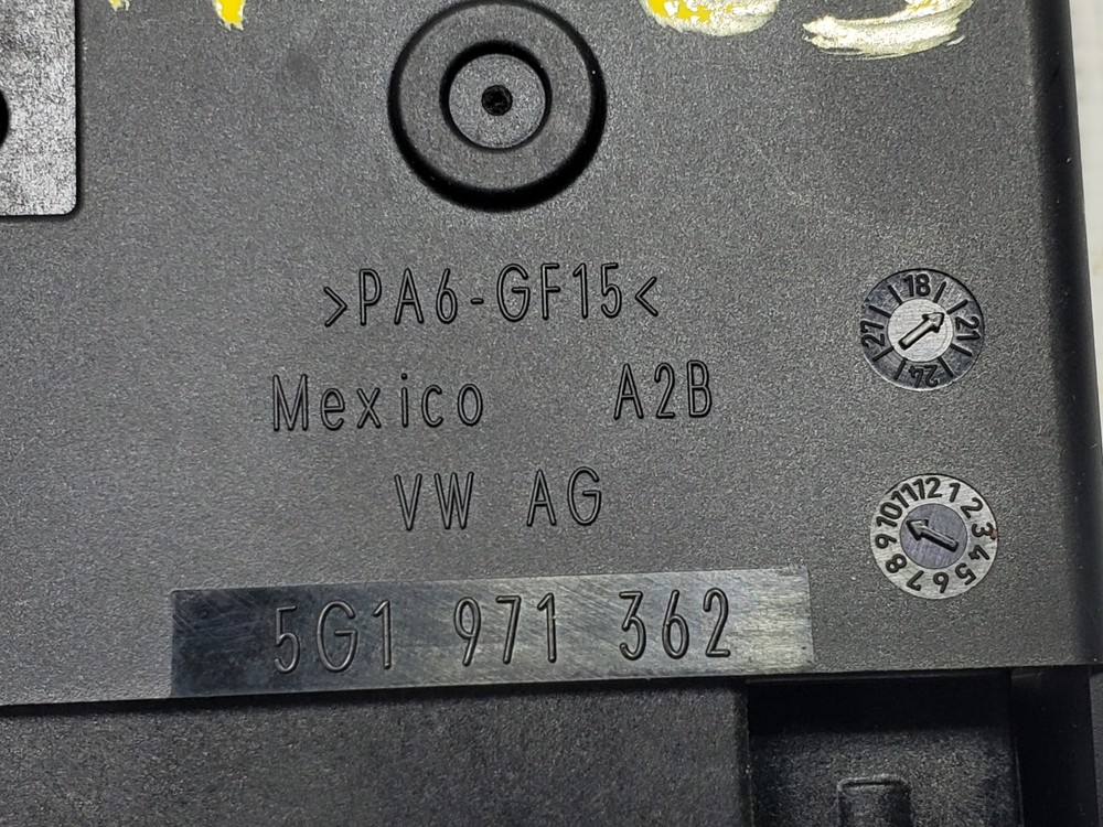 2019-2021 Volkswagen GTI Voltage Converter USB Distribution Control Module OEM