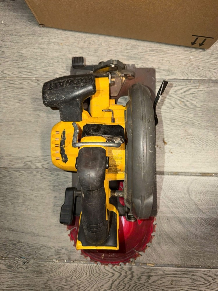 DEWALT DCS578 FLEXVOLT 60V Brushless 7-1/4in Circular Saw (Tool Only)