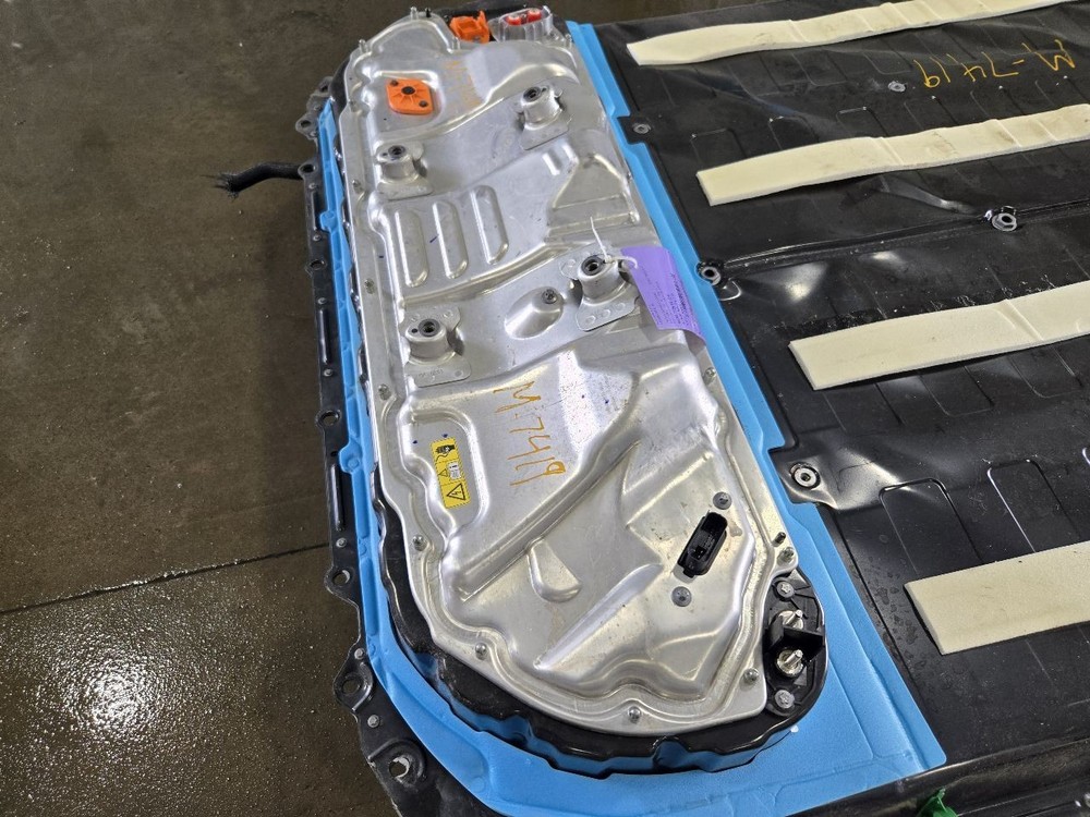 TESLA Y 2024 Battery - CASE SMASHED WILL NEED REPLACED