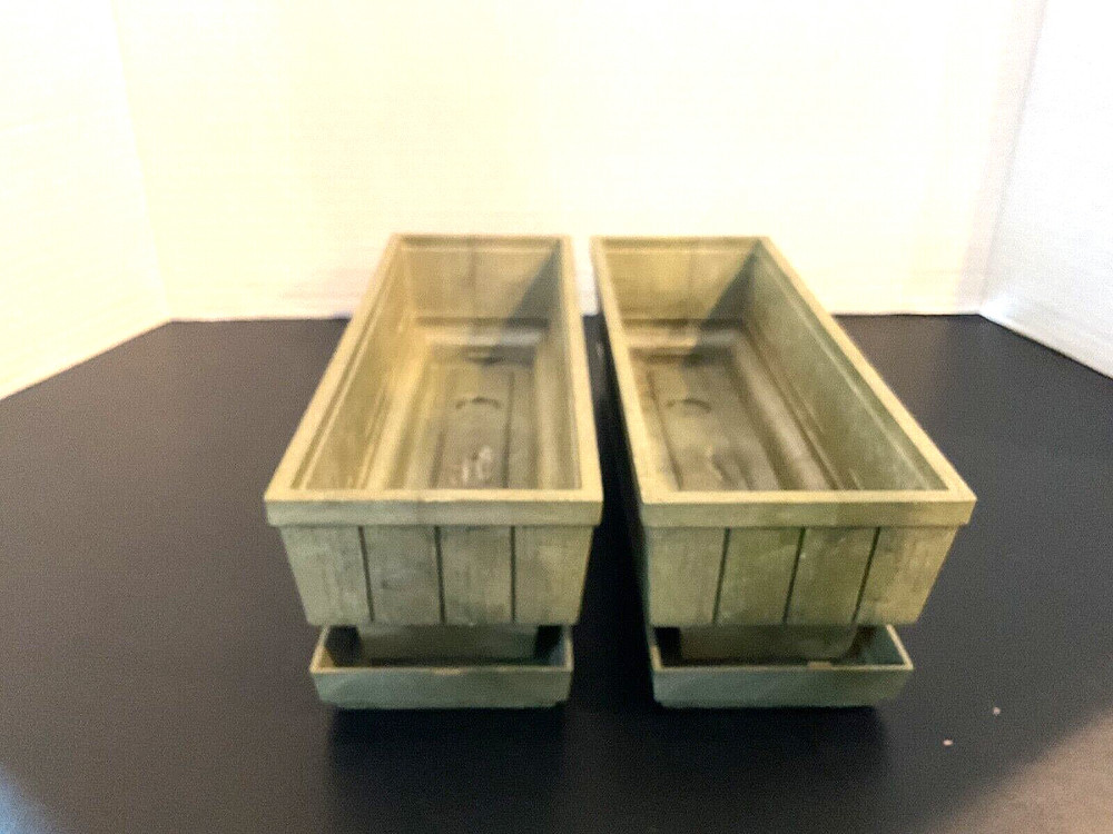 2 Rubbermaid Grooved Siding Plastic Flower Pot Planters apartment sized window