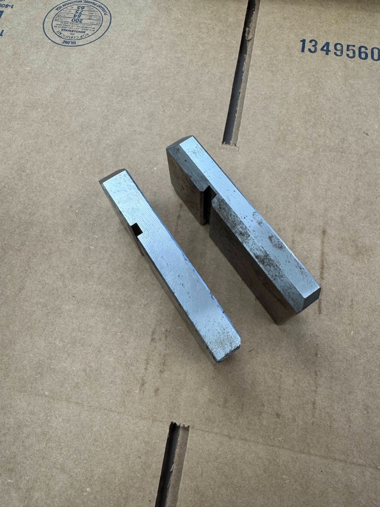 Amada Band Saw HFA250W Work Support Plate Set NOS