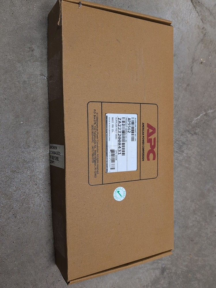 American Power Conversion (APC) AP9562 1U Basic Rack PDU, 15A, 120V Output, 10 N