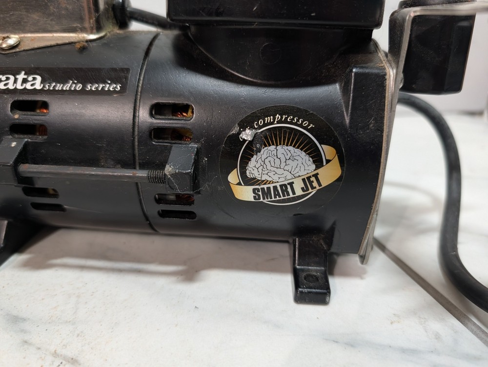 Iwata Studio series Smart Jet Air Compressor Works Great