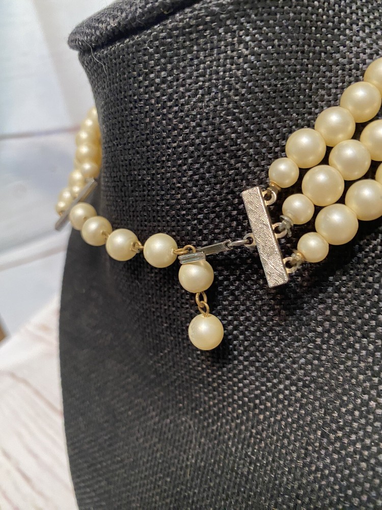 vintage faux pearl necklace