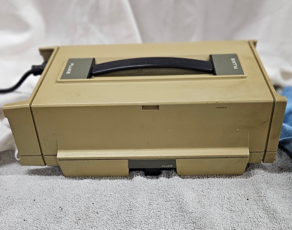 Fluke 7260A Universal Counter Timer 100-220V Tested. Powers ON. Nice!