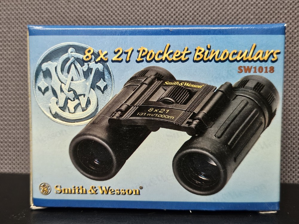SMITH & WESSON COMPACT BINOCULARS IN ORIGINAL BOX