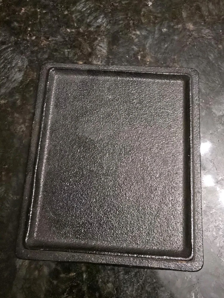 VINTAGE CAST IRON MATCH SAFE BOX with LID HOLDER BOX