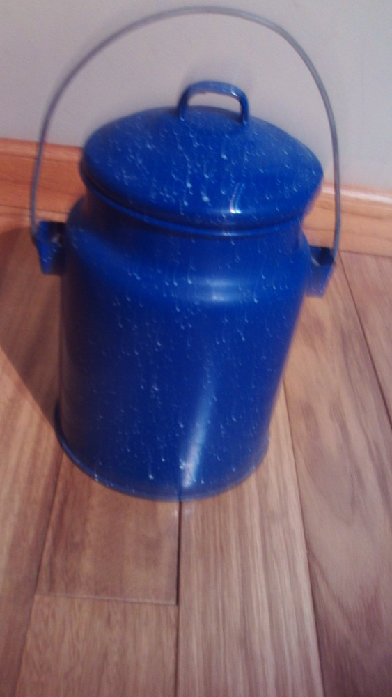VTG. Robins Egg Blue Enamelware Milk Pail Can Container With Bail Handle #TC