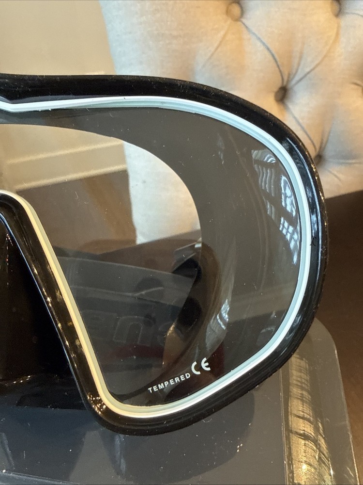 ScubaPro SOLO Mask Black White