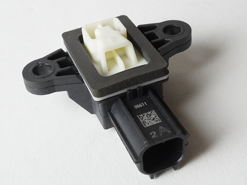 2010-2012 Ford Taurus Fusion Front Passenger Side Sensor