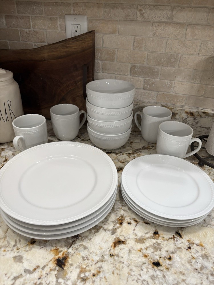 Fitz & Floyd Basic White Everyday Dinnerware Set 16 Pc