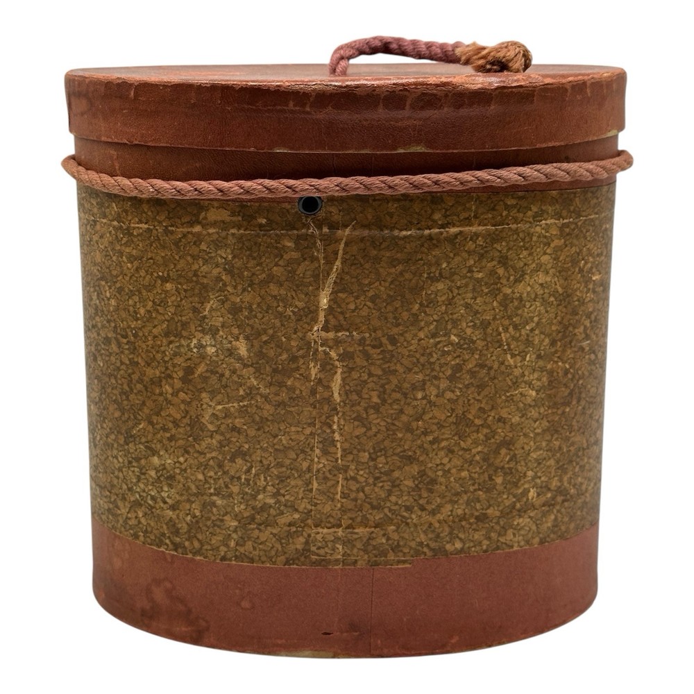 Vintage Oval Sewing Basket Rust & Tan With Center Rope Handle Darning Thread