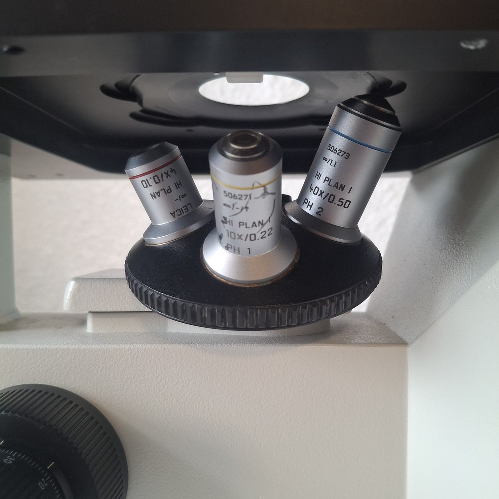 Leica / Leitz DMIL Inverted Phase Contrast Microscope with Objectives