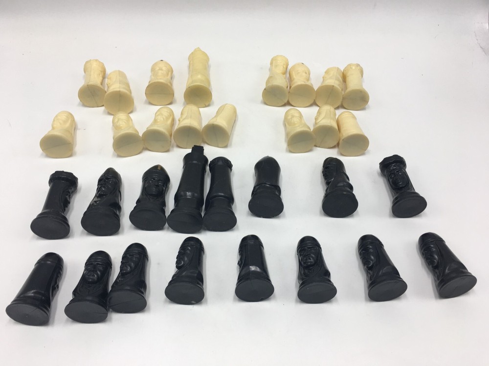 Vintage Plastic Chess Set Complete - Black & White (Unbranded)