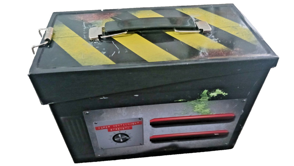 GHOSTBUSTERS GHOST TRAP TIN LUNCHBOX CONTAINER TOY BOX NICE!!!