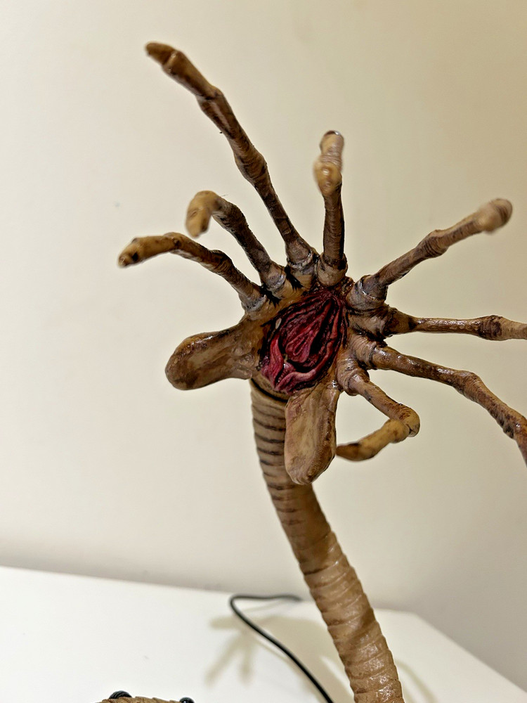 Alien Facehugger Lamp/Nightlight USB LED Remote Control 16 Colour